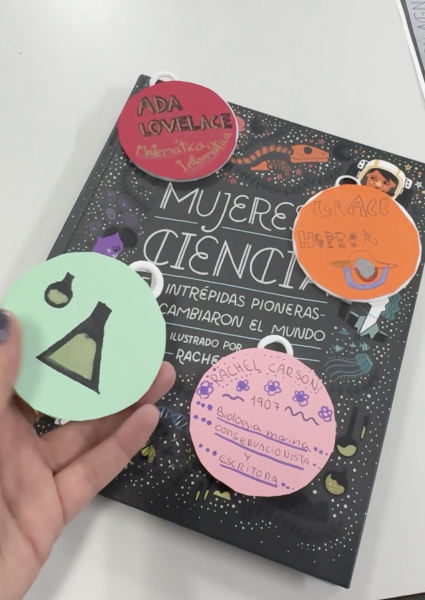 Bolas de Nadal de mulleres científicas - IES Moncho Valcarce.png