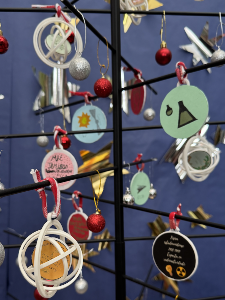 Árbore de Nadal científica - IES Moncho Valcarce.png