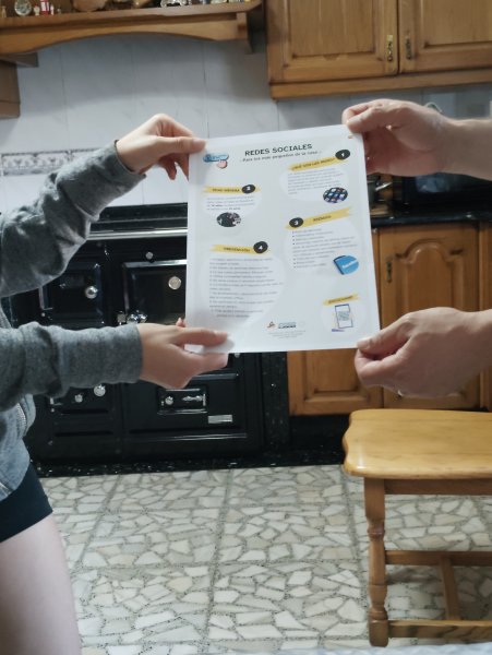 1ESO Difusión infografía sobre riscos nas redes sociais